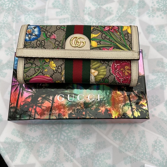 GUCCI - Picture 2 of 9